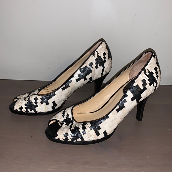 Cole Haan Cream and Black Woven Leather Peep Toe Pumps - Women’s Size 7 - Picture 2 of 8
